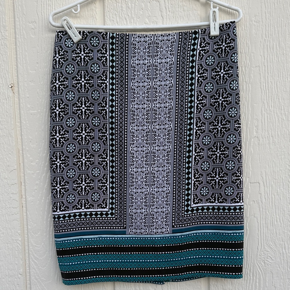 Cleo Petites Size 8 Bohemian Floral Skirt Black and White Teal Border Lined